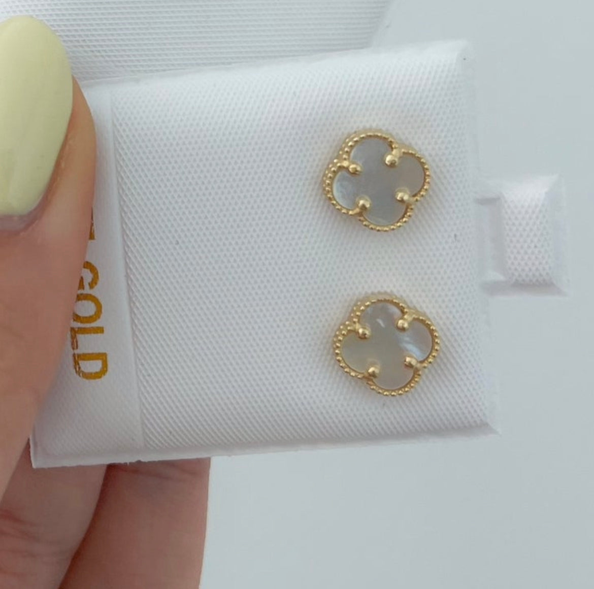 White vc small earrings