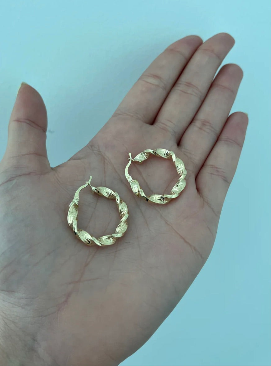 V HOOPS
