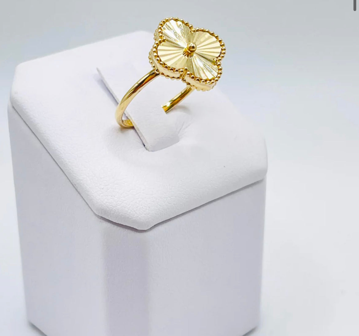 Van Cleef Medium Ring