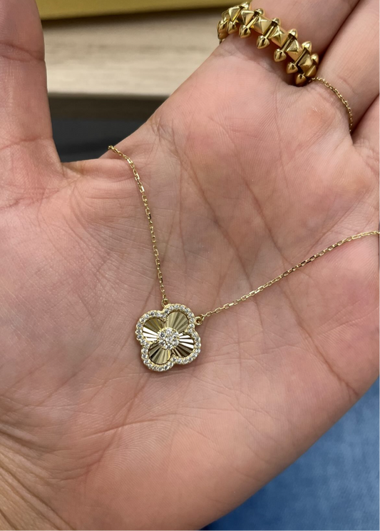 New clv zirconia necklace