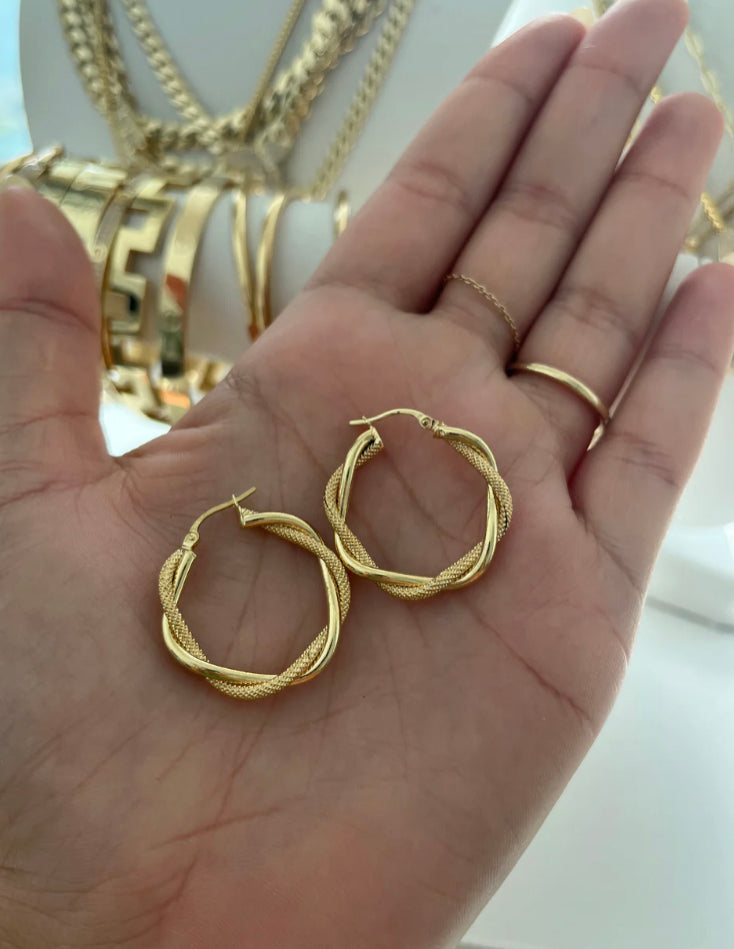 Twisted Small Argollas