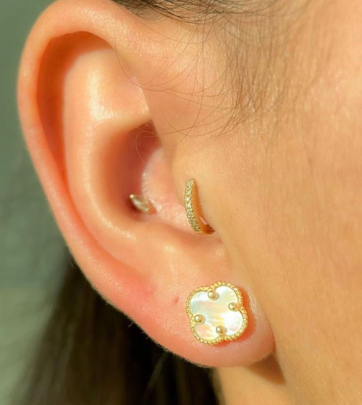 White vc small earrings