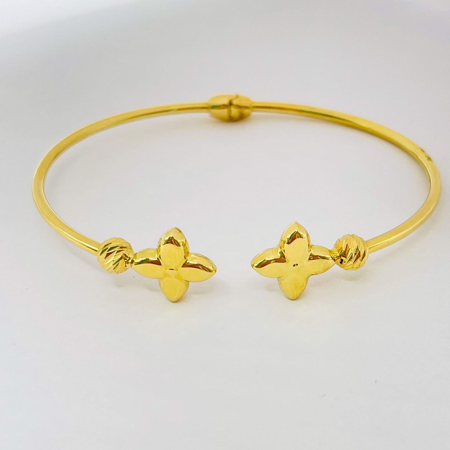 14k L—-V Fine Bangle