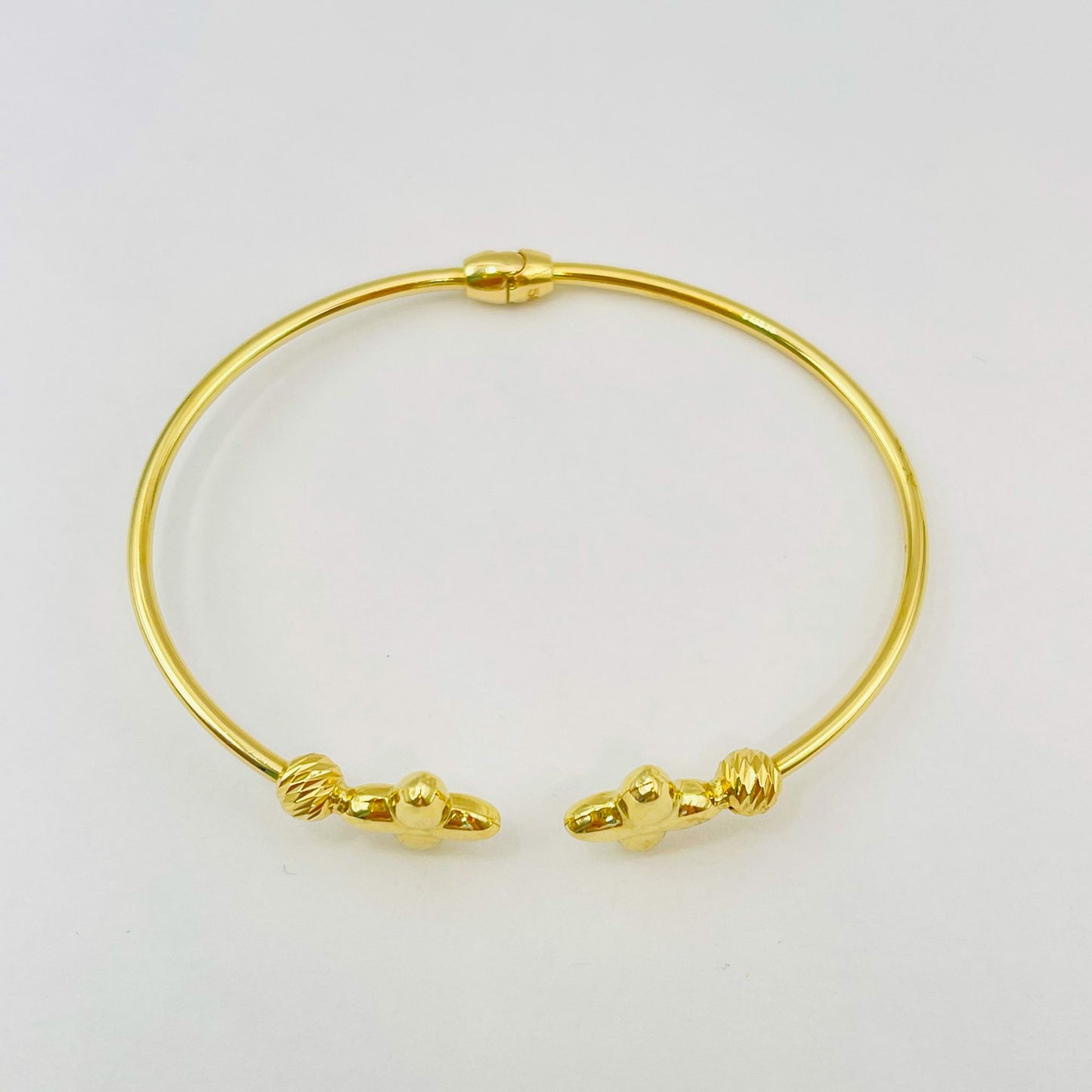 14k L—-V Fine Bangle