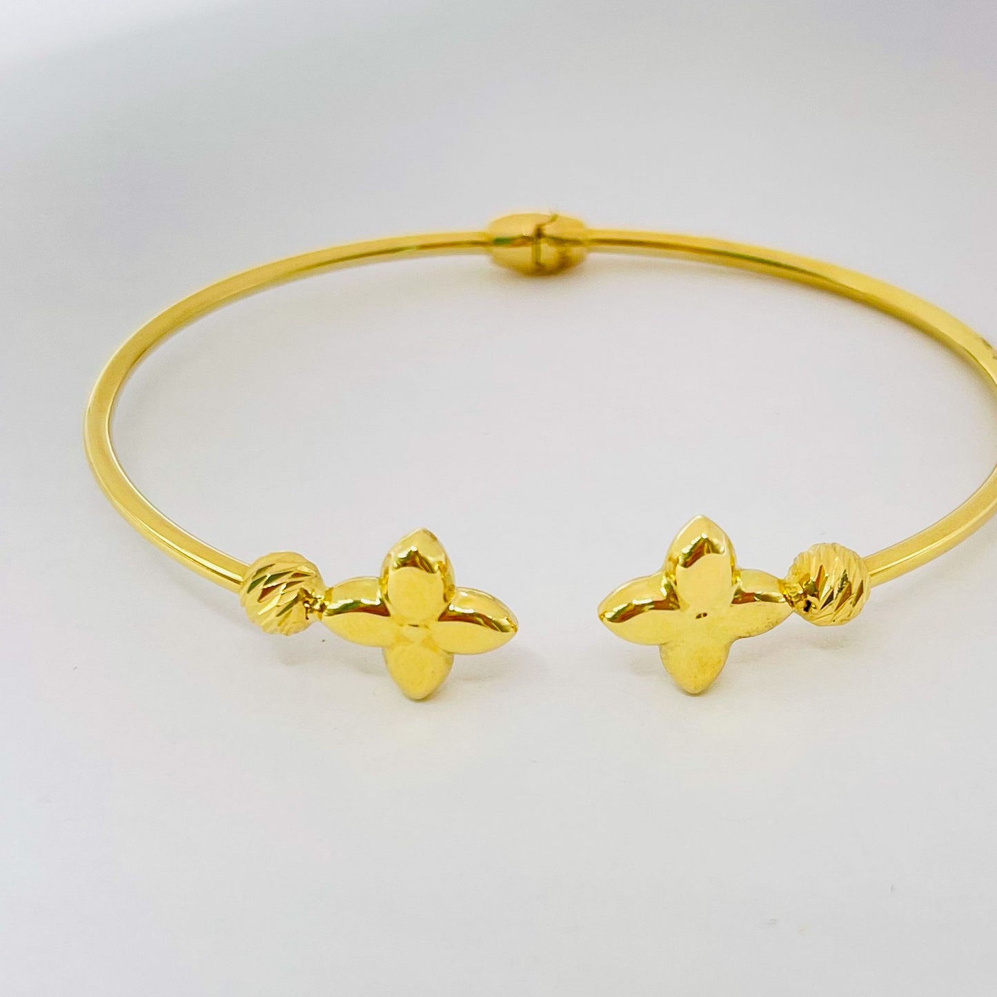 14k L—-V Fine Bangle