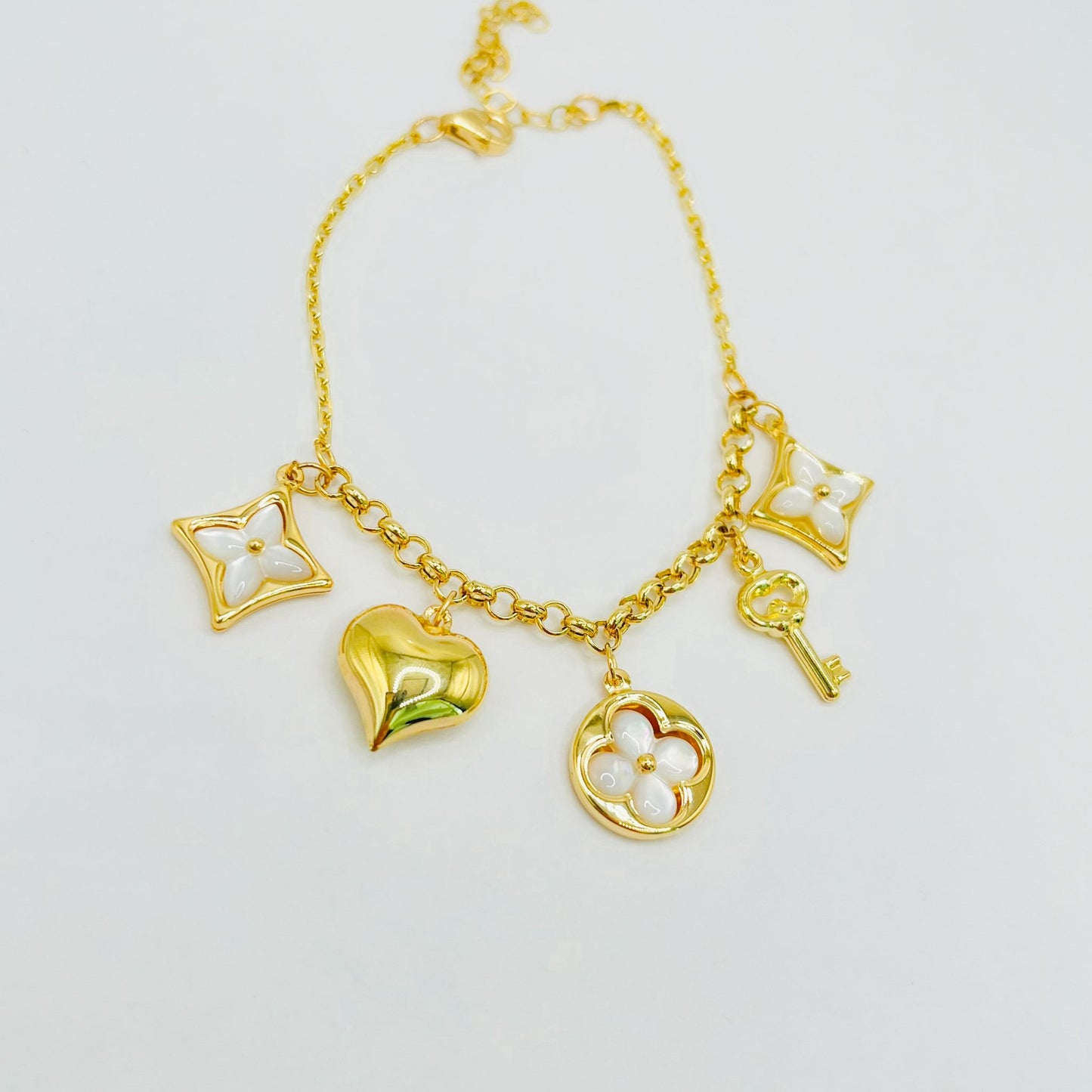 Charms Flor Perla + Corazon+ Llave Bracelet
