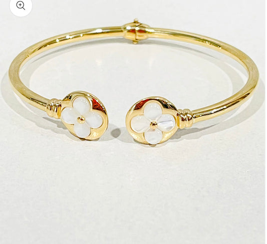 Flor Perla Bangle