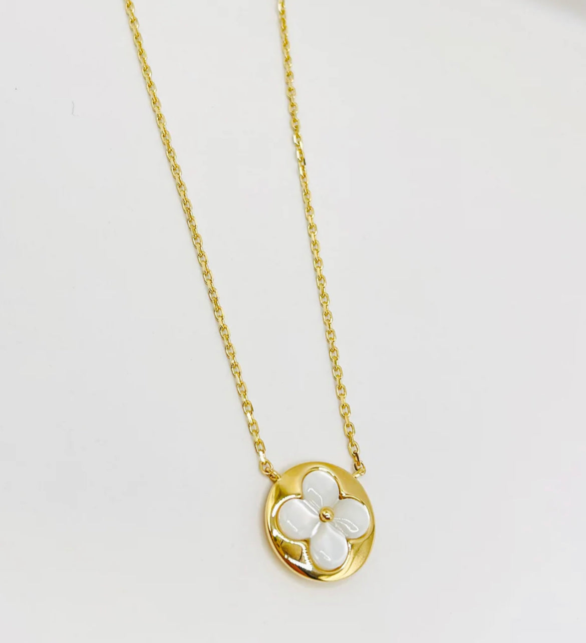 Flor Perla Blanca Necklace